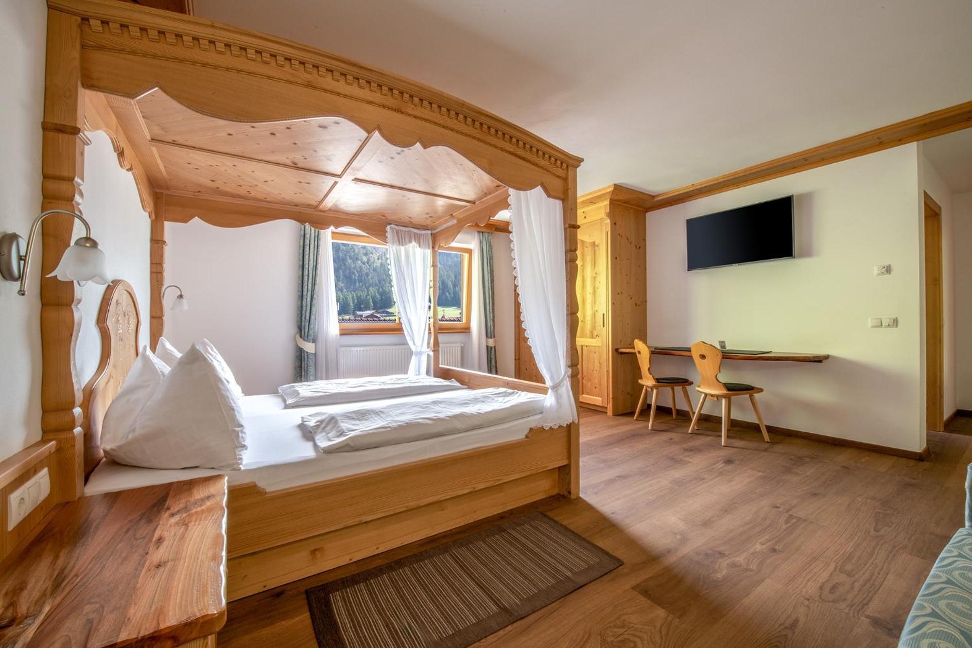Apartments Sunela Selva di Val Gardena Bagian luar foto