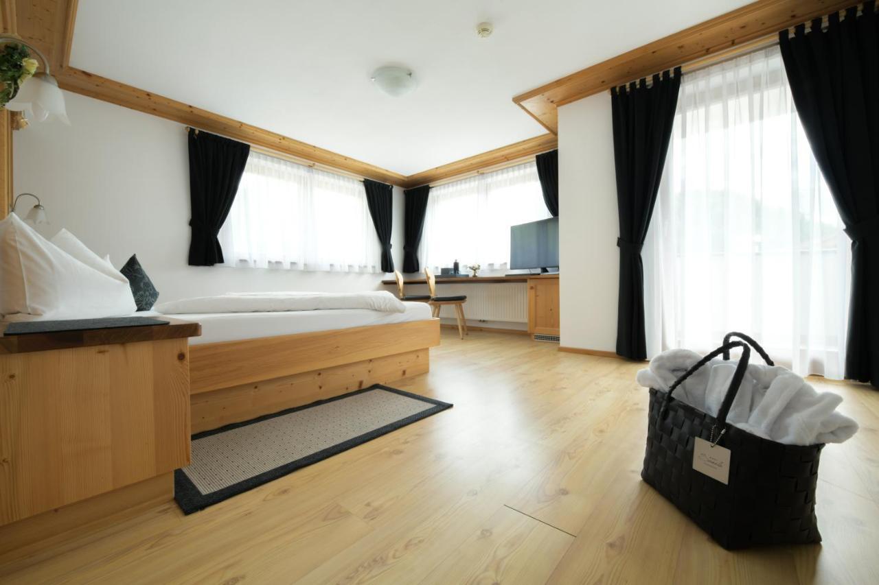 Apartments Sunela Selva di Val Gardena Bagian luar foto