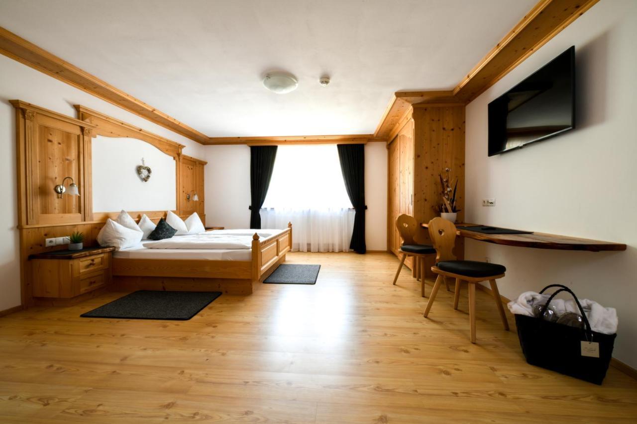 Apartments Sunela Selva di Val Gardena Bagian luar foto
